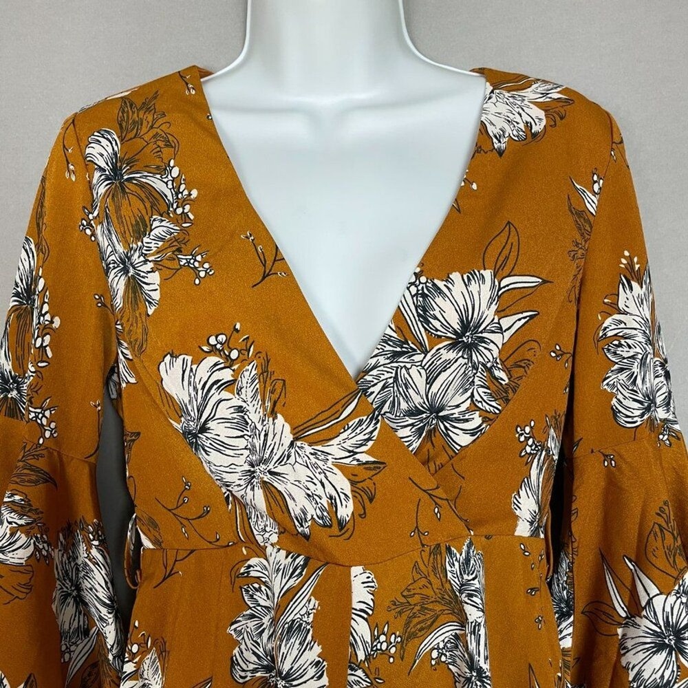 L'Atiste Romper Floral Flutter Bell Sleeve NO BELT Size Small Wrap-Style Mustard - Picture 6 of 16